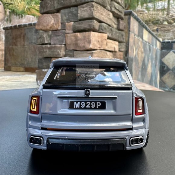 1:20 scale Rolls-Royce CULLINAN DIECAST WITH HEADLIGHT & Diecast - Picture 6 of 8
